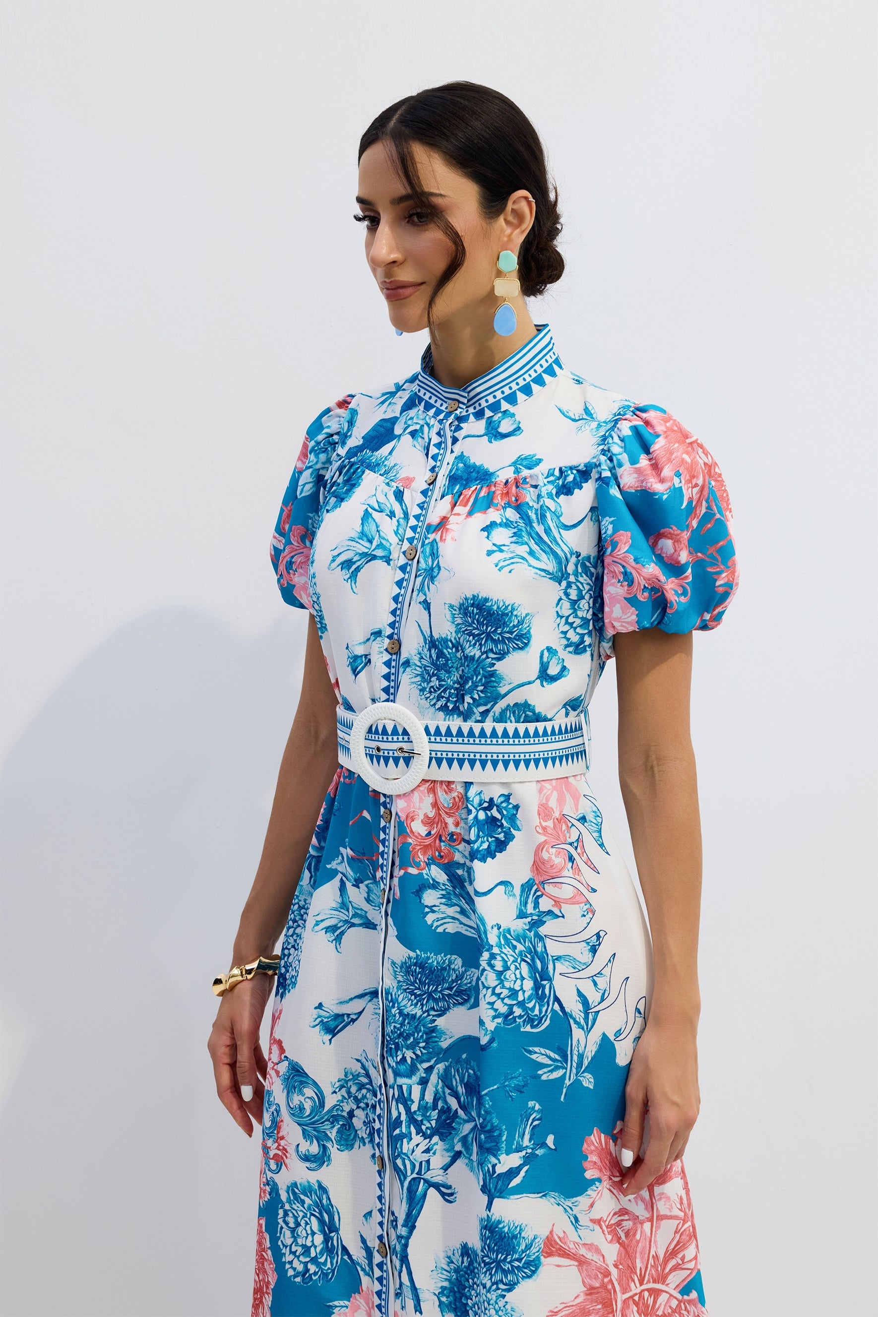 Mavi Beyaz Çiçek Desenli Kemerli Midi Elbise Zalle