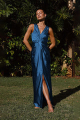 V Yaka Yırtmaçlı Zarif Maxi Elbise Zalle