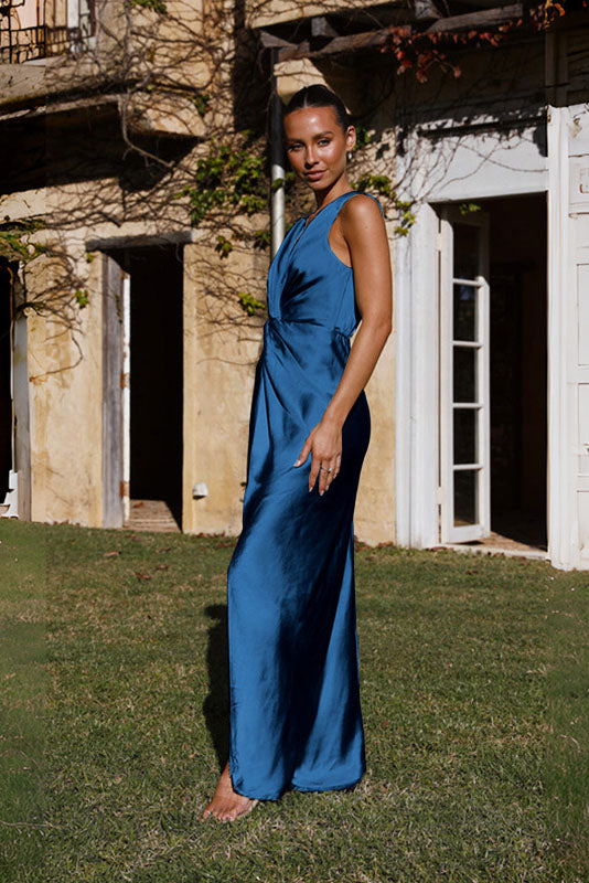 V Yaka Yırtmaçlı Zarif Maxi Elbise Zalle