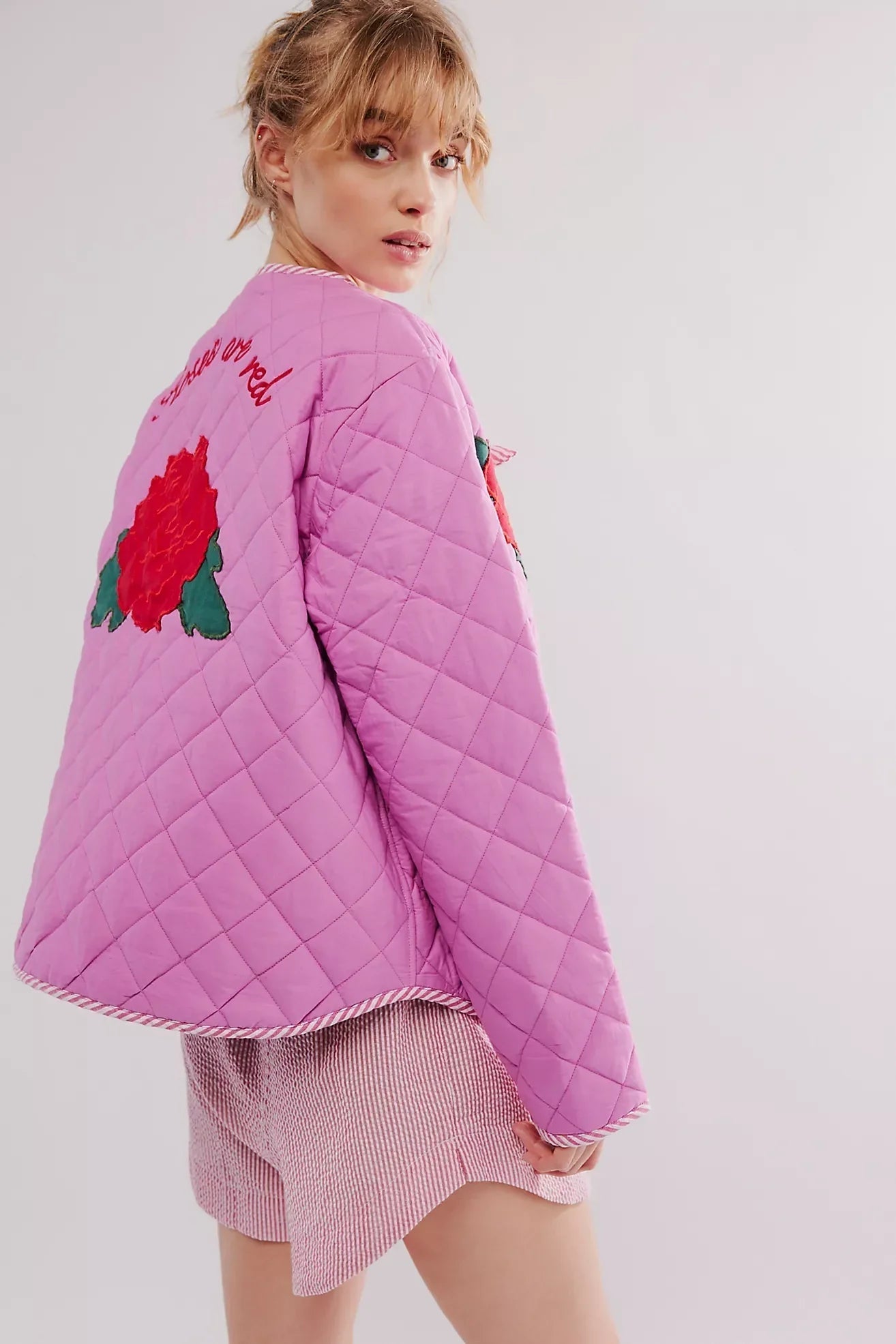 Pembe Çiçek Nakışlı Kapitone Ceket Zalle