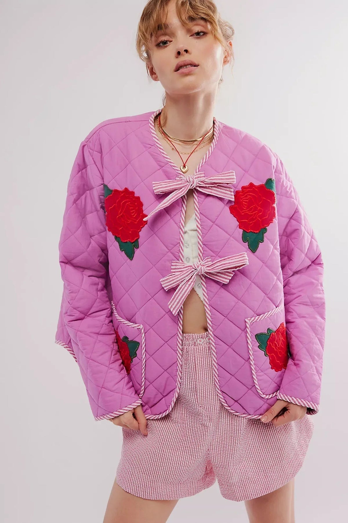 Pembe Çiçek Nakışlı Kapitone Ceket Zalle