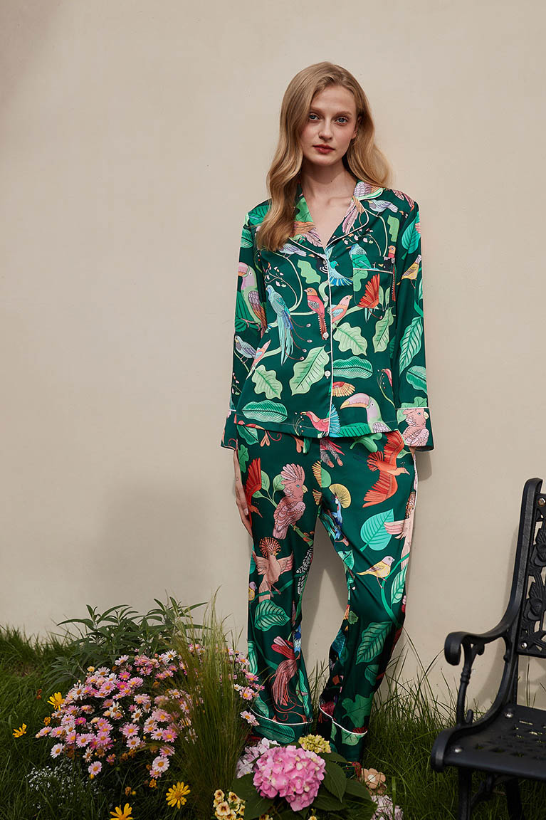 Tropikal Desenli Uzun Kollu Kuş Baskılı Saten Pijama Takımı Zalle