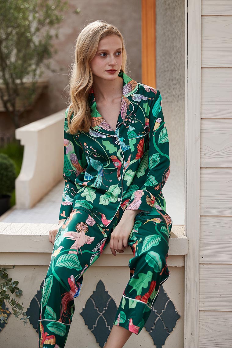 Tropikal Desenli Uzun Kollu Kuş Baskılı Saten Pijama Takımı Zalle