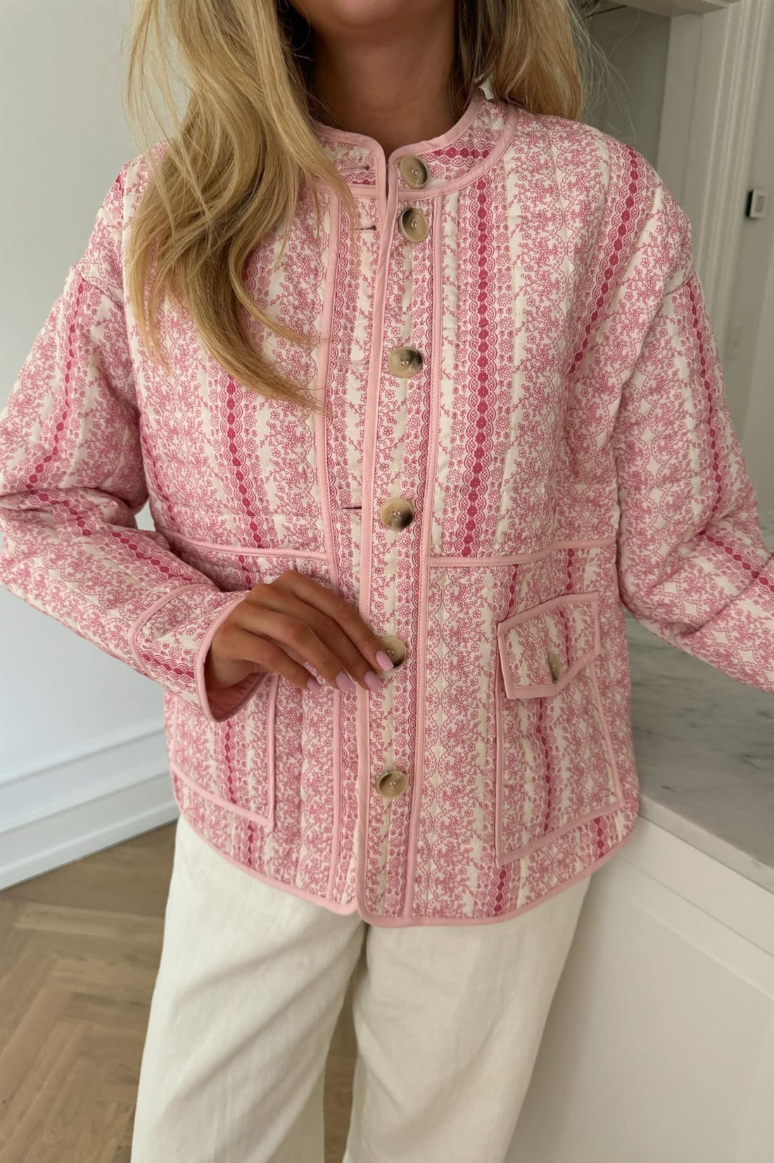 Pembe Etnik Desenli Düğmeli Şişme Ceket Zalle