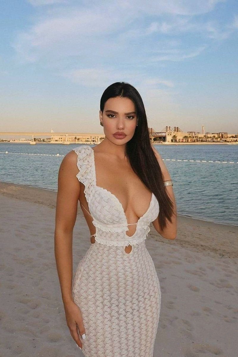 Bej Örgü Detaylı Dekolteli Maxi Elbise