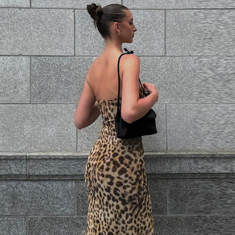 Leopar Desenli Straplez Yırtmaçlı Maxi Elbise