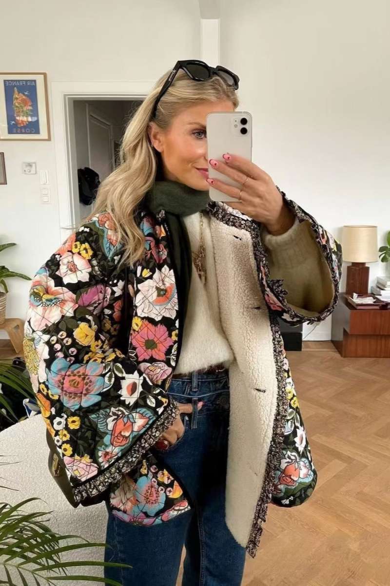Renkli Çiçek Desenli Siyah Kürklü Oversize Kapitone Ceket Zalle