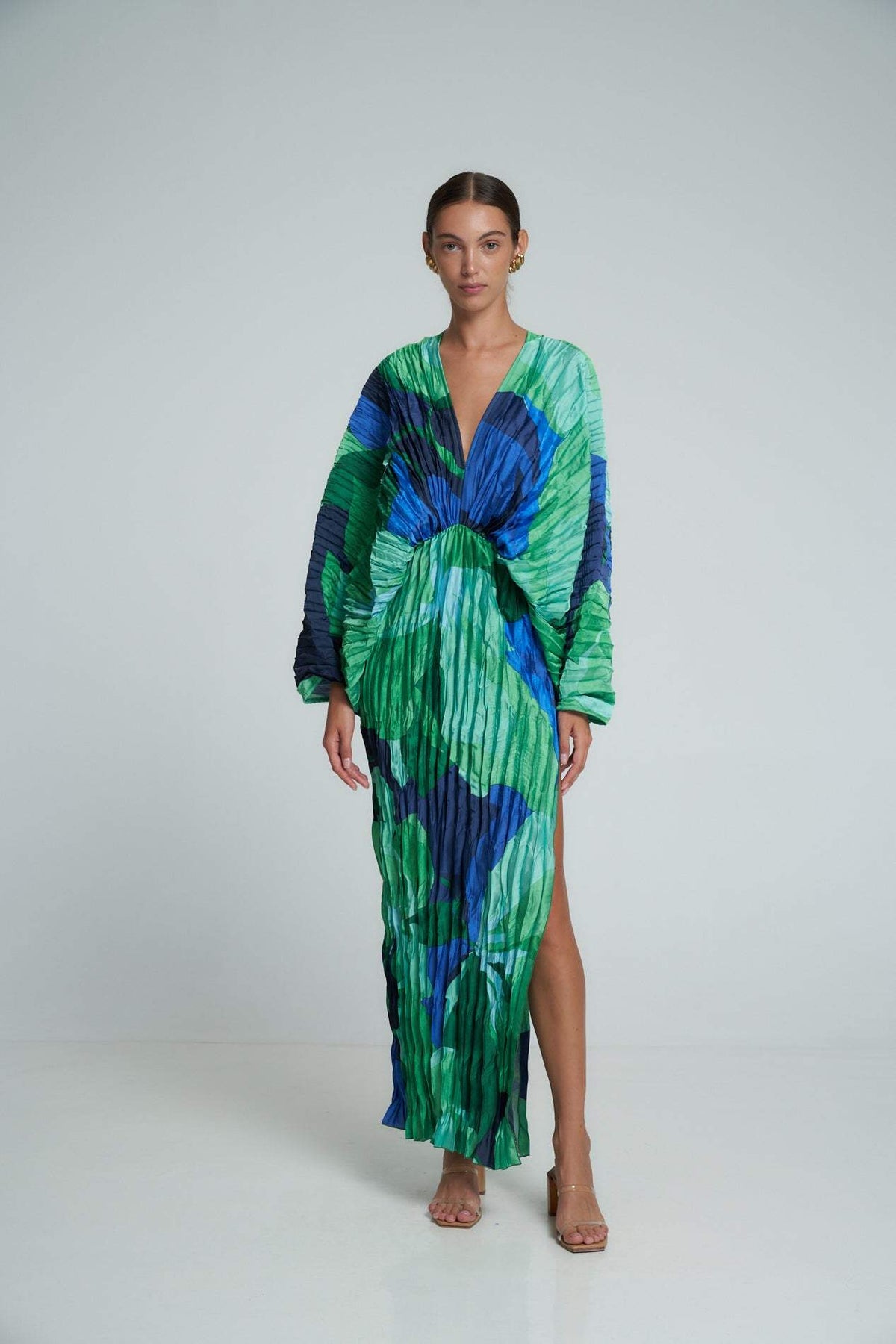 Yeşil Desenli Pliseli Yırtmaç Detaylı Maxi Kaftan Elbise