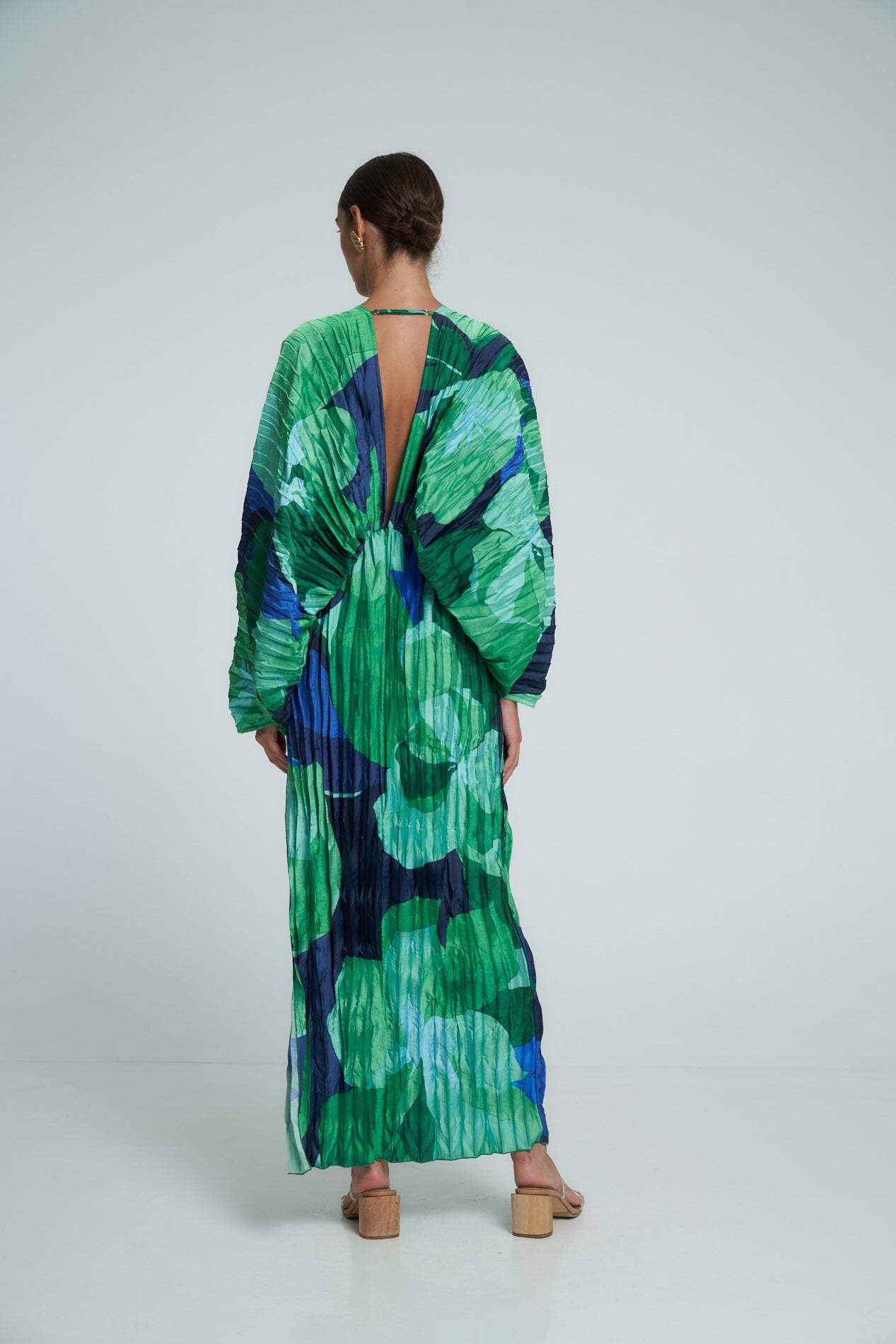 Yeşil Desenli Pliseli Yırtmaç Detaylı Maxi Kaftan Elbise