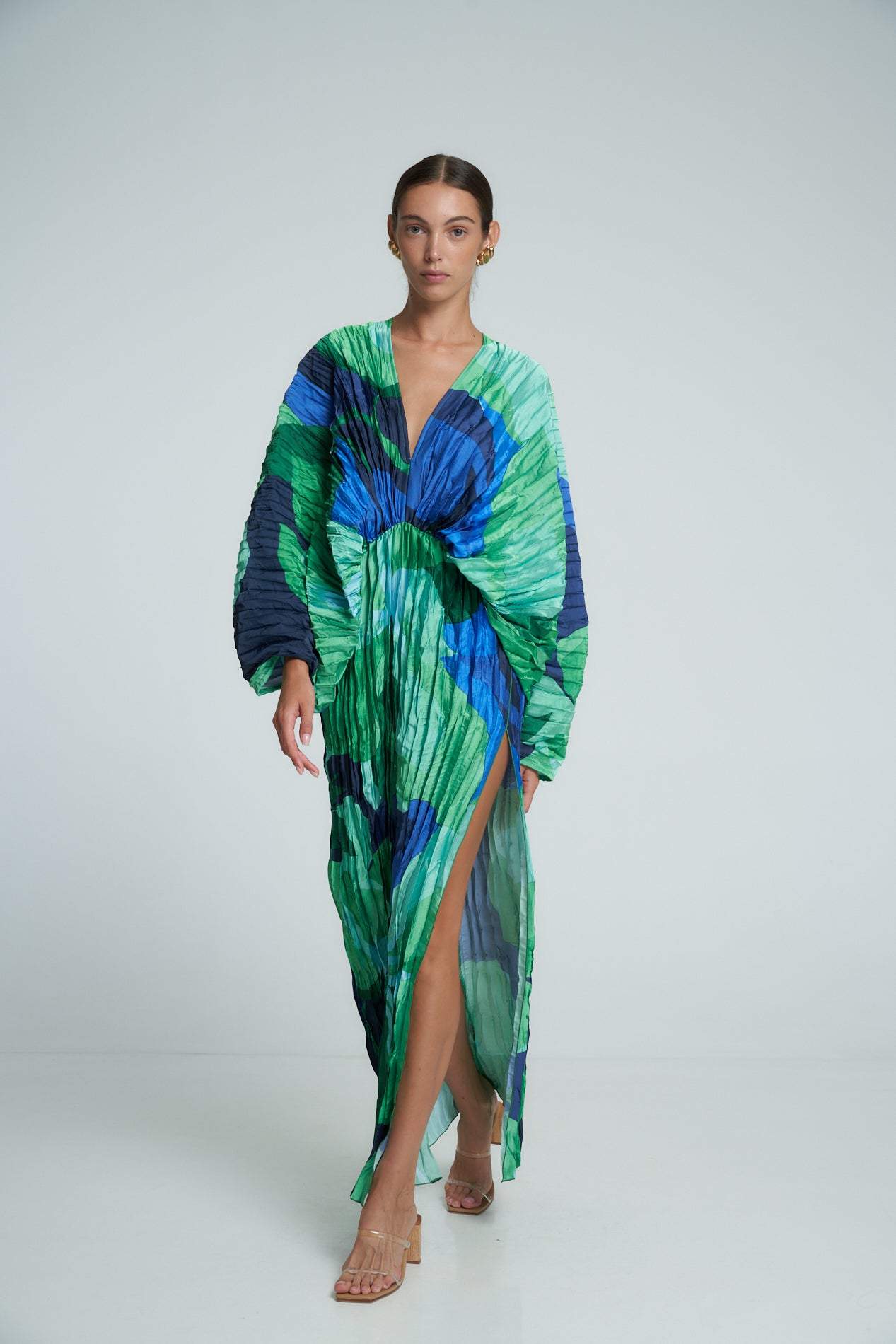 Yeşil Desenli Pliseli Yırtmaç Detaylı Maxi Kaftan Elbise