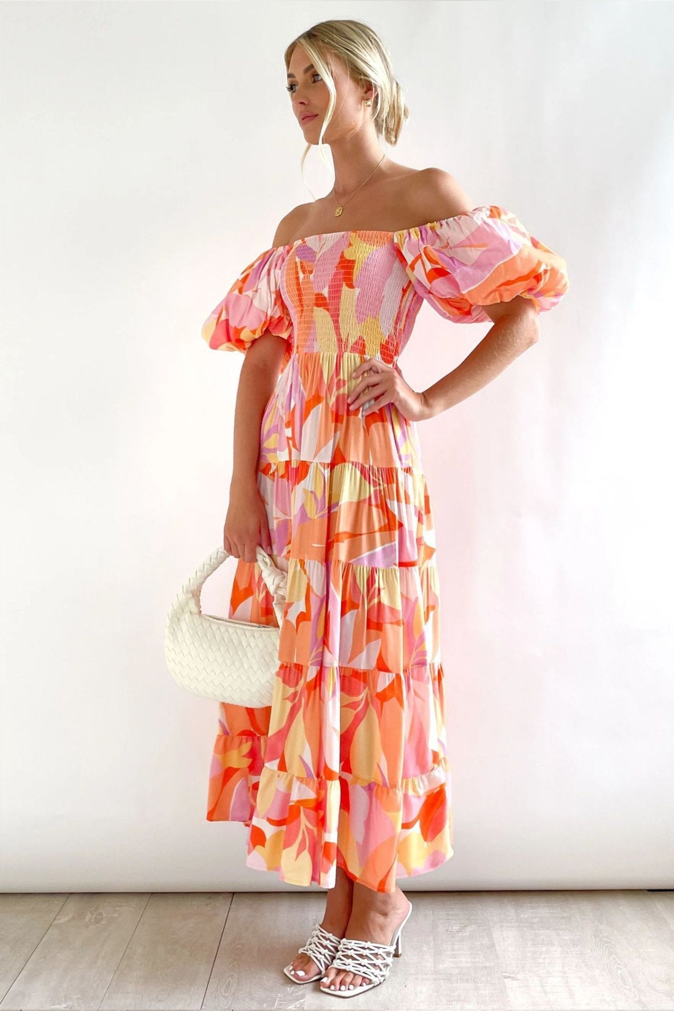 Renkli Desenli Off-Shoulder Katlı Maxi Elbise