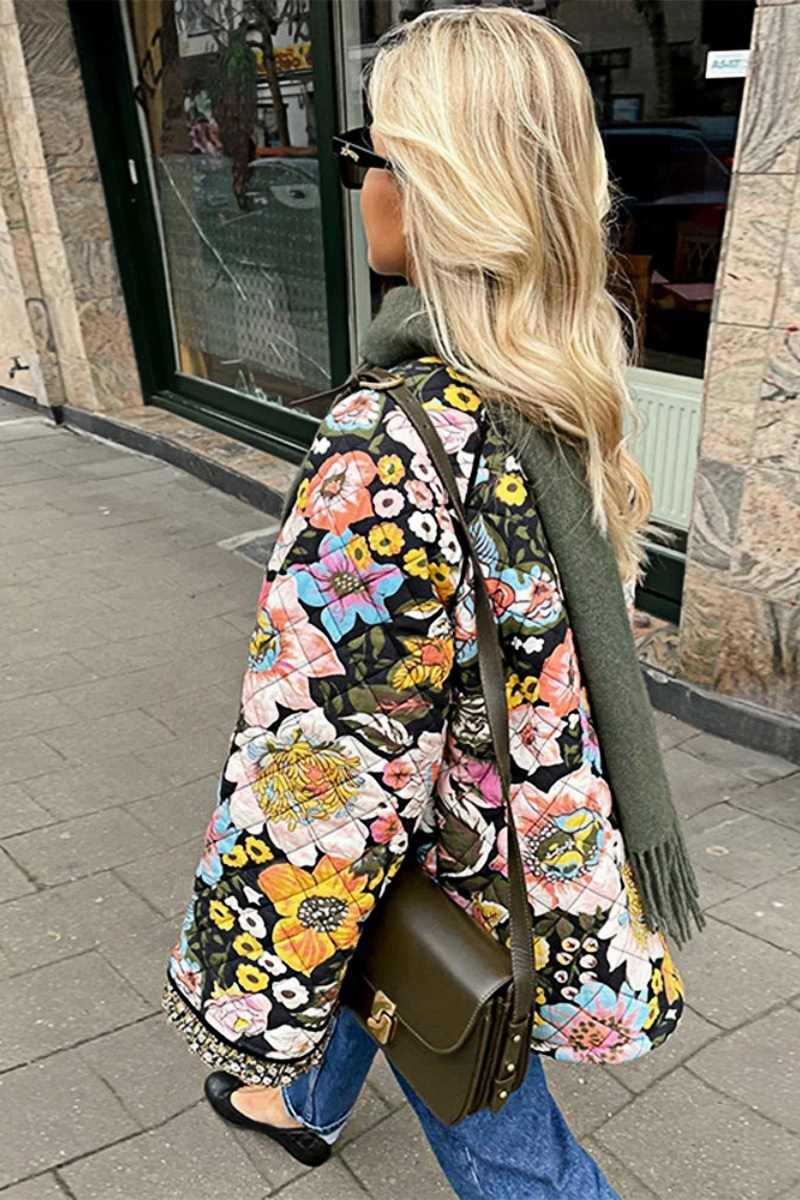 Renkli Çiçek Desenli Siyah Kürklü Oversize Kapitone Ceket Zalle
