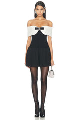Siyah-Beyaz Off Shoulder Fiyonklu Straplez Mini Elbise Zalle