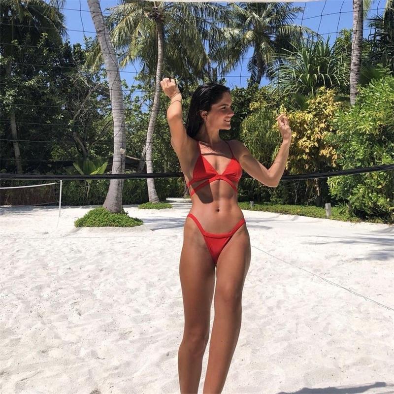 Üçgen Destekli Çapraz Detaylı Bikini Takımı
